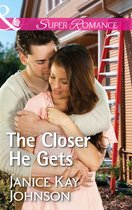 Brothers, Strangers 1 - The Closer He Gets (Brothers, Strangers, Book 1) (Mills & Boon Superromance)
