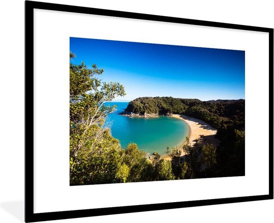 Poster met lijst Nationaal Abel Tasman met een heldere blauwe lucht – 120×80 cm