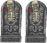 Set van 2x stuks horror kerkhof decoratie grafsteen RIP skelet met roos 32 x 65 cm - Halloween feestdecoratie en versiering