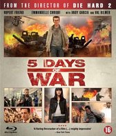 Film cover '5 Days of War' met Rupert Friend in het midden, omringd door explosies en tanks. Ook de titels en namen van de acteurs zijn zichtbaar.