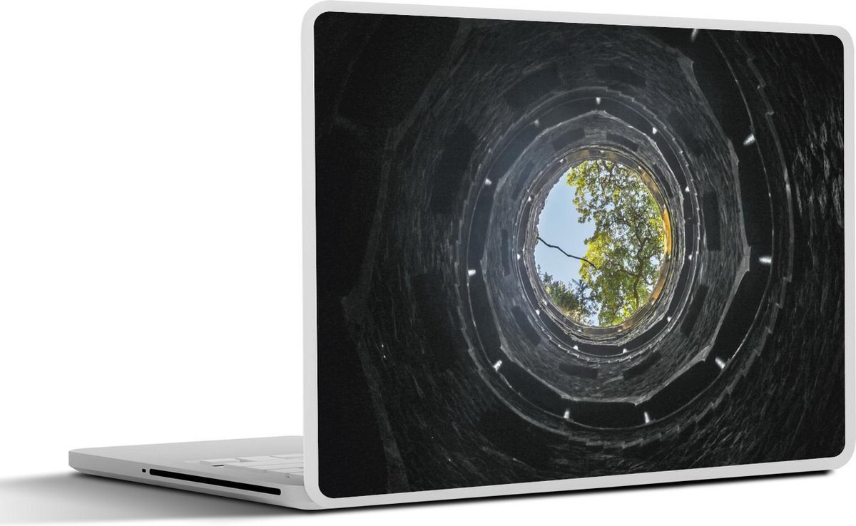 Afbeelding van product SleevesAndCases  Laptop sticker - 13.3 inch - Uitzicht vanaf de bodem van de Masonic Initiation Wells in Portugal