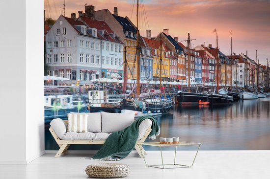 Papier peint Papier peint photo en vinyle - Les maisons de Nyhavn sous un ciel coloré largeur 330 cm x hauteur 220 cm - Tirage photo sur papier peint (disponible en 7 tailles)