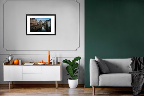 Photo en cadre - Nuages sombres sur les canaux d'Utrecht Cadre photo noir avec passe-partout blanc 60x40 cm - Affiche sous cadre (Décoration murale salon / chambre)