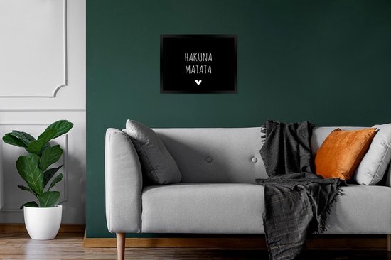 Affiche avec cadre Citation hollandaise : 'Hakuna Matata' avec coeur blanc sur fond noir - 40x40 cm