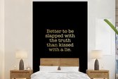 Behang - Fotobehang Waarheid - Black and gold - Quotes - Breedte 195 cm x hoogte 300 cm