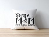 Sierkussen - Moederdag Kussen Met Tekst: Being A Mom Makes My Life Complete | Voor Mama | Moederdag Cadeau