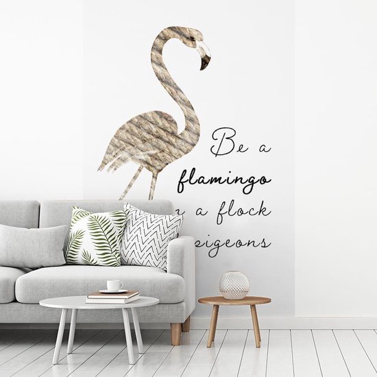Citation 'Soyez un flamant rose dans un troupeau de pigeons' et un flamant rose en corde sur fond blanc 195x300 cm