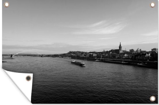 De Waalbrug en de skyline van Nijmegen - zwart wit