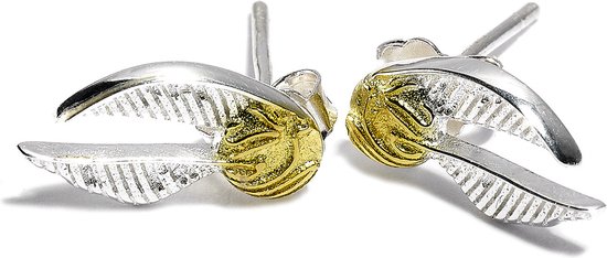 Zilveren oorbellen met gouden details, vormgegeven als de Gouden Snaai.