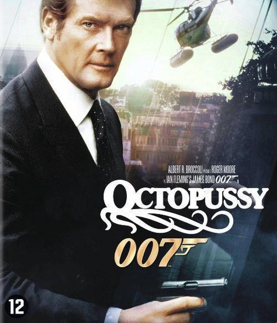 James Bond, Roger Moore, in een zwart pak, met een pistool, in de film Octopussy.