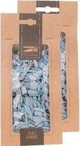 2x Zakje lichtblauwe houtsnippers 150 gram geboorte decoratie - Babyshower jongen geboren hobby/decoratie materiaal - Houtstukjes licht blauw