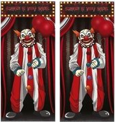 2x Horror clown posters 75 x 150 cm Halloween decoratie - Deurposter - Enge clown horror feestversiering