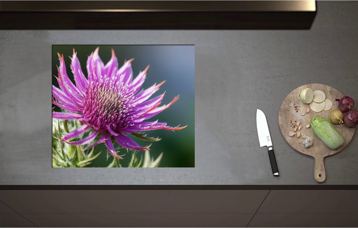 Inductieplaat Beschermer - Close Up van Stekelige Paarse Distel - Bloemen - 60x52 cm - 2 mm Dik - Inductie Beschermer - Bescherming Inductiekookplaat - Kookplaat Beschermer van Zwart Vinyl