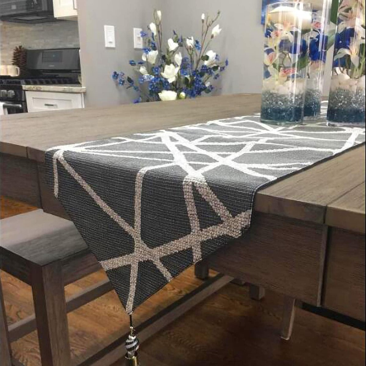 Handgemaakte Grijze Geometrie Tafelloper - 13x60 Inch