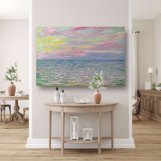 Peinture impressionniste d'un coucher de soleil sur la mer, exposée au-dessus d'une console dans un salon.