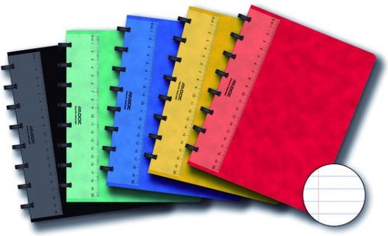Zes Adoc schriften in zwart, groen, lichtblauw, donkerblauw, geel en rood. Elk schrift heeft een liniaal met centimeters. Een raster is zichtbaar.