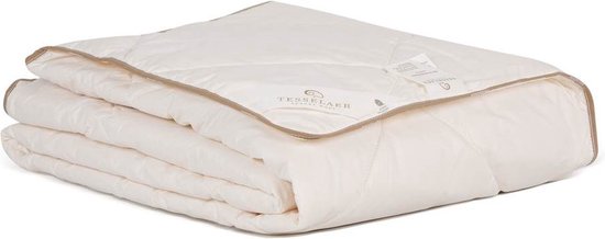 Wit Tesselaer luxe wollen zomerdekbed, opgevouwen, met beige bies en stiksels.