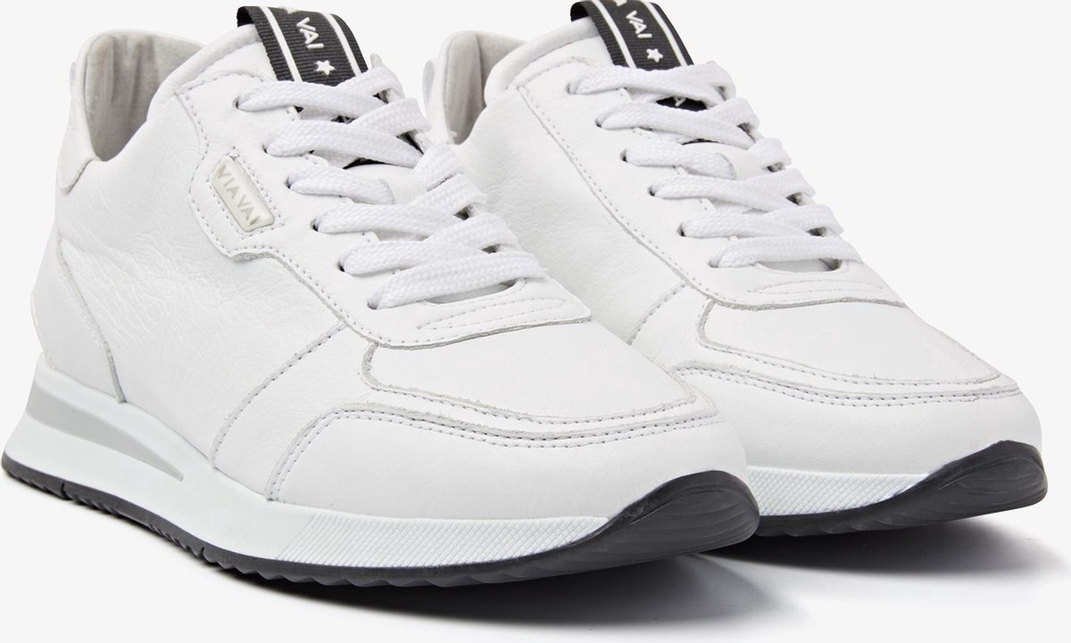 Nora Sam | VIA VAI witte sneakers | VIA VAI