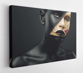 Onlinecanvas - Schilderij - Woman With Newspaper And Zip Make-up Art Horizontal Horizontal - Multicolor - 30 X 40 Cm