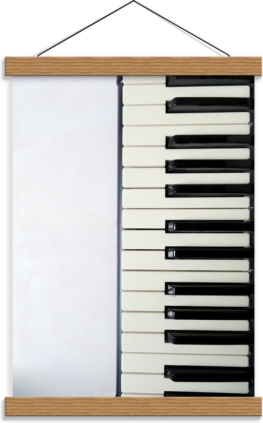 Schoolplaat – Halve Piano op Witte Achtergrond - 30x40cm Foto op Textielposter (Wanddecoratie op Schoolplaat)