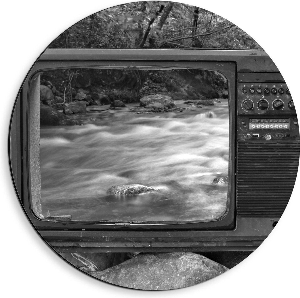 Dibond Wandcirkel - Televisie op Stenen bij Rivier - 40x40cm Foto op Aluminium Wandcirkel (met ophangsysteem)