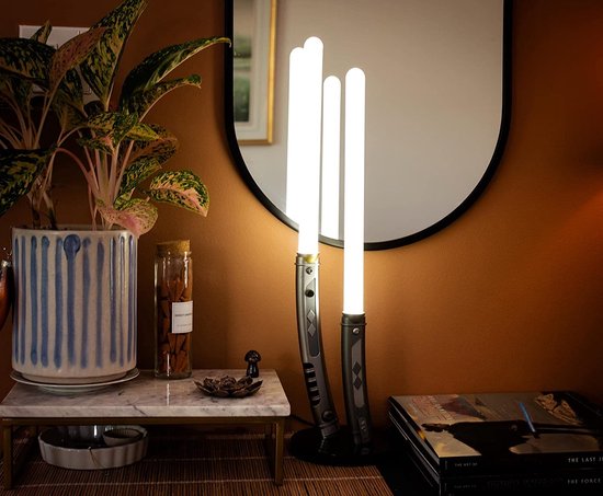 UKONIC - Star Wars - Lampe de bureau Ahsoka Double Sabres Lasers (Version Mandalorien) LED - 60cm