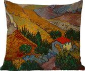 Buitenkussen Weerbestendig - Landschap met een huis en een ploeger - Vincent van Gogh - 50x50 cm