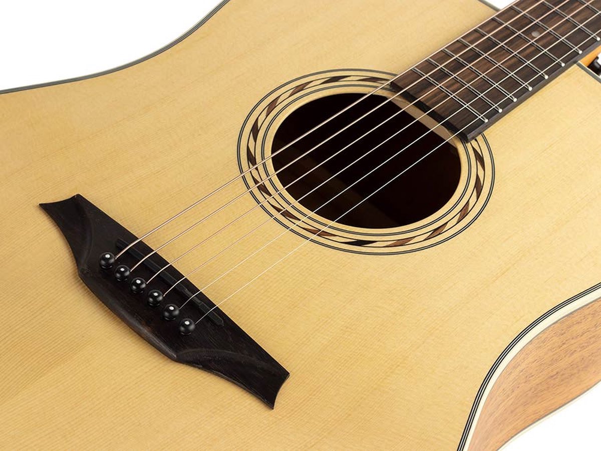 dreadnought guitar, spruce top, amara ebony fb, natural Bromo BAA1
