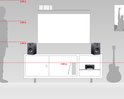 Schematische weergave van een woonkamer met Teufel stereo-installatie op een kast, luidsprekers en gitaar. Hoogtematen aangegeven.