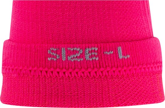 Detailopname van felroze compressiekous met grijze 'SIZE - L' opdruk.