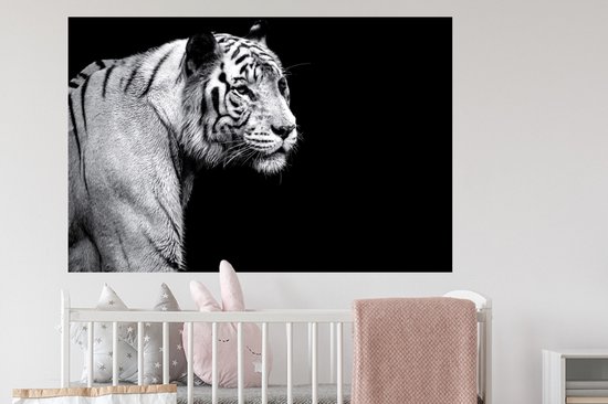 Sticker Muursticker Close-up Animaux in Zwart- Wit - Studio shot tigre blanc sur fond noir en noir et blanc - 120x80 cm - film adhésif autocollant - sticker mural repositionnable