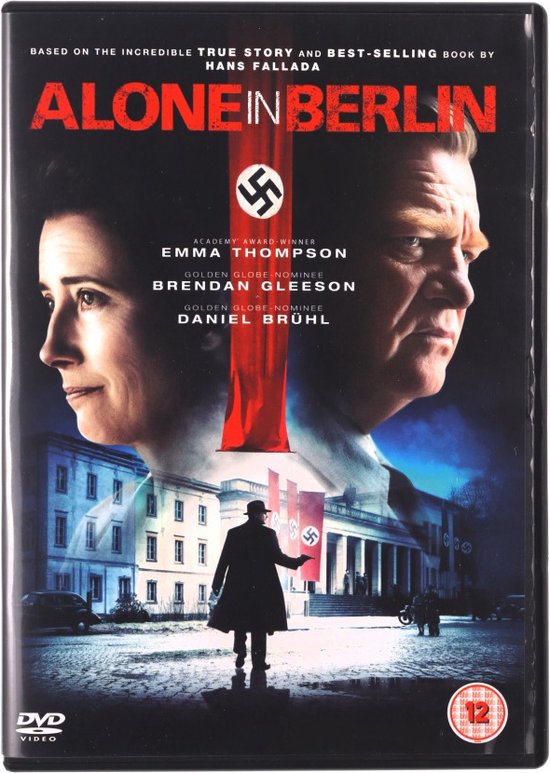 DVD-hoes met Emma Thompson en Brendan Gleeson voor 'Alone in Berlin', met nazi-vlaggen en gebouwen.
