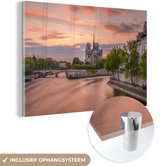 MuchoWow® Glasschilderij 30x20 cm - Schilderij acrylglas - Zonsondergang achter de Notre Dame in Parijs - Foto op glas - Schilderijen