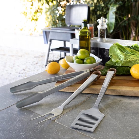 Everdure by Heston Blumenthal barbecue e grill a carbone e gas con girarrosto