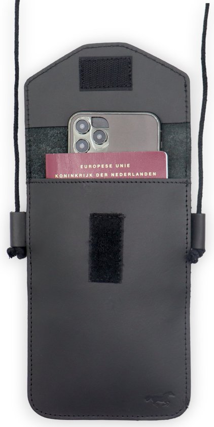 Voyagez en toute sécurité et avec style grâce aux sacs tour de cou et porte-passeport Safekeepers - disponibles pour hommes et femmes