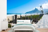 Behang - Fotobehang Zicht op het strand van Ipanema in Zuid-Amerika tijdens een zonnige dag - Breedte 525 cm x hoogte 350 cm