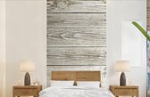 Behang - Fotobehang Een lichte houten muur als achtergrond - Breedte 120 cm x hoogte 240 cm
