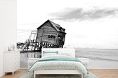 Behang - Fotobehang Verlaten hut op het strand - zwart wit - Breedte 330 cm x hoogte 220 cm