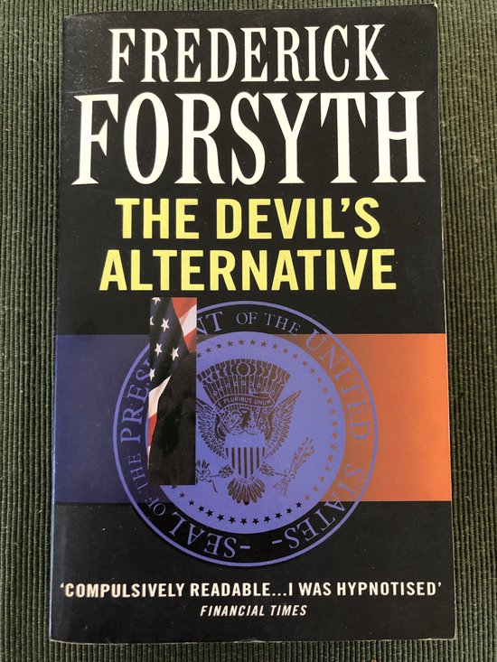 Boekomslag van Frederick Forsyth's "The Devil's Alternative" met de tekst 'COMPULSIVELY READABLE...I WAS HYPNOTISED' FINANCIAL TIMES.