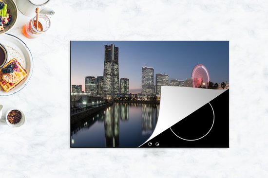 KitchenYeah® Inductie beschermer 77x51 cm - Skyline met rood gekleurd reuzenrad in Yokohama - Kookplaataccessoires - Afdekplaat voor kookplaat - Inductiebeschermer - Inductiemat - Inductieplaat mat