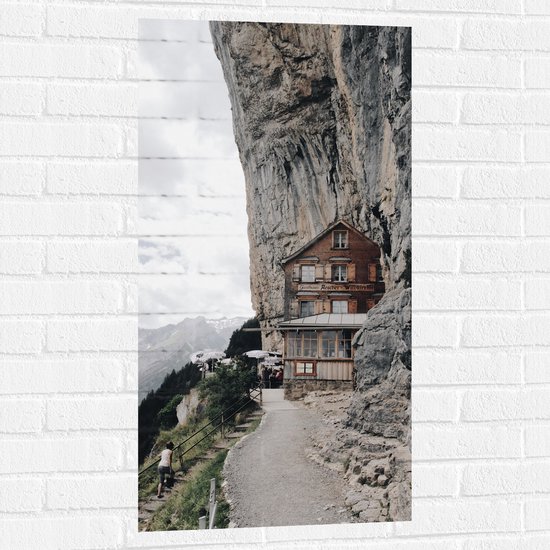 WallClassics - Muursticker - Huisje op de Noordelijke top van Appenzeller Alpen - 50x100 cm Foto op Muursticker