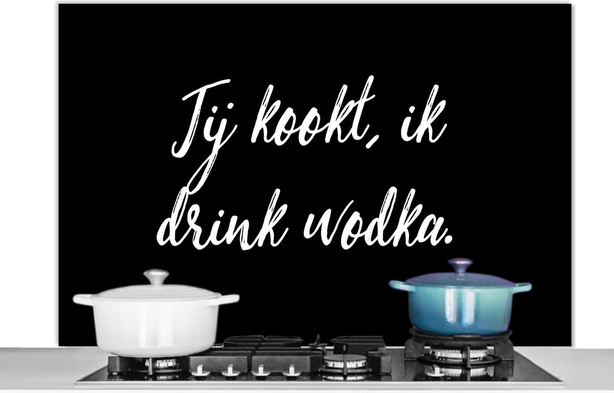 Spatscherm keuken 120x80 cm - Kookplaat achterwand Quotes - Wodka - Alcohol - Spreuken - Jij kookt, ik drink wodka - Muurbeschermer - Spatwand fornuis - Hoogwaardig aluminium