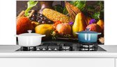 Spatscherm keuken 100x50 cm - Kookplaat achterwand Groente - Fruit - Rustiek - Tafel - Muurbeschermer - Spatwand fornuis - Hoogwaardig aluminium