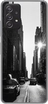 Geschikt voor Samsung Galaxy A53 5G hoesje - Een rustige straat in New York in zwart-wit - Siliconen Telefoonhoesje