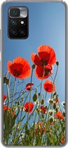 Geschikt voor Xiaomi Redmi 10 hoesje - Felle zon boven een aantal klaprozen in Spanje - Siliconen Telefoonhoesje