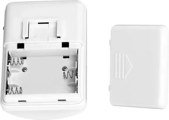 Achterkant van een witte bewegingsmelder die open is om de batterijhouder te tonen met batterijcompartiment.