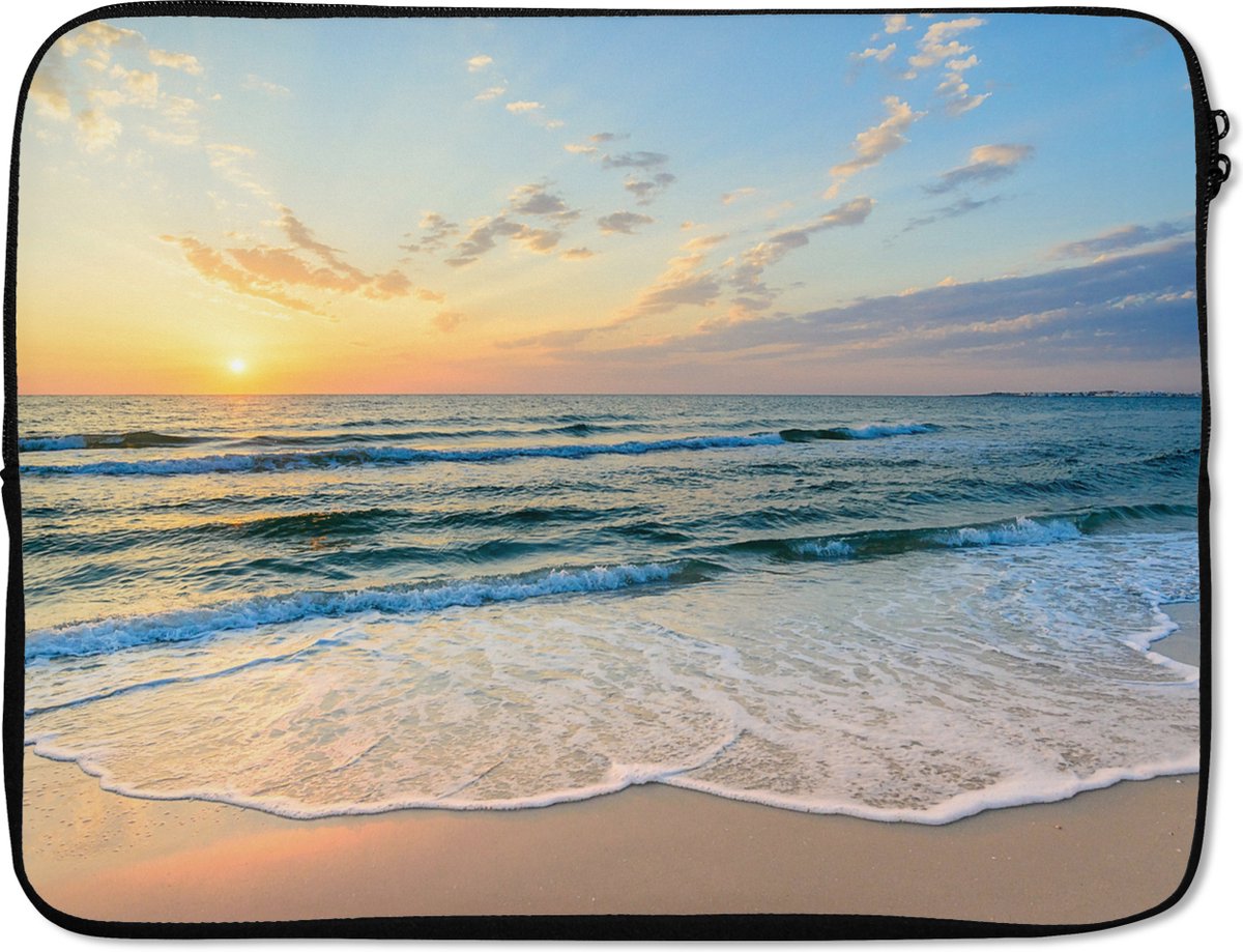 Laptophoes 15.6 inch - Strand - Zee - Zonsondergang - Golf - Laptop sleeve - Binnenmaat 37x26 cm - Zwarte achterkant