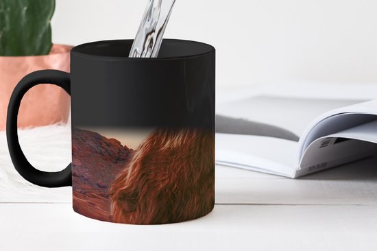 Magische Mok - Foto op Warmte Mokken - Koffiemok - Schotse hooglander - Natuur - Zon - Magic Mok - Beker - 350 ML - Theemok