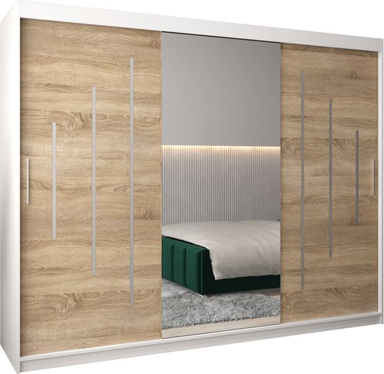 Moderne witte kledingkast met 3 schuifdeuren: 2 met houtnerf en 1 met spiegel. Verticale zilveren handgrepen.