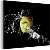 Wanddecoratie Metaal - Aluminium Schilderij Industrieel - Kiwi - Fruit - Stilleven - Water - Zwart - 160x120 cm - Dibond - Foto op aluminium - Industriële muurdecoratie - Voor de woonkamer/slaapkamer